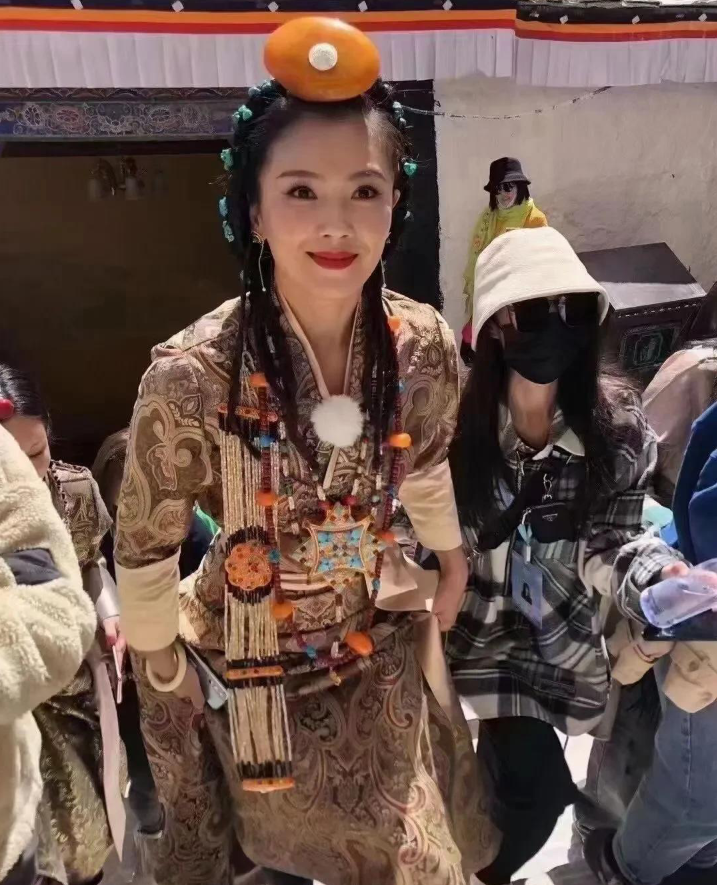 《妻子的旅行》路透曝光，蒋勤勤长胖刘涛像公