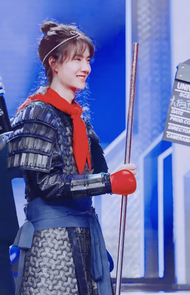 王一博为什么这么努力？是想甩掉当年被泼油漆的耻辱和给粉丝交代