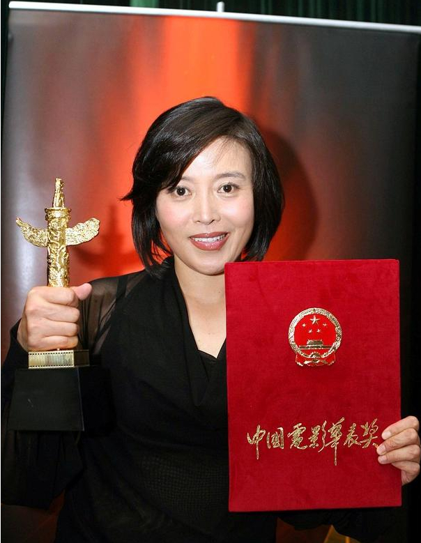 为爱两度下跪，四次流产，“悲情影后”丁嘉丽与孙红雷的爱恨纠缠
