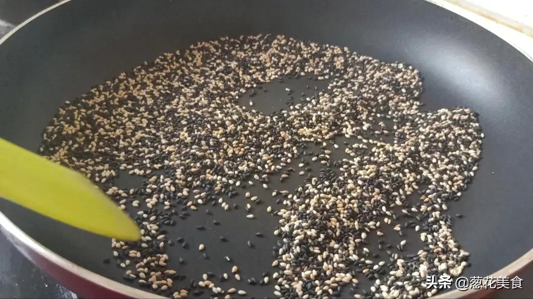 不愛吃青團的可以試試這個，吃上一口，其它口味的都要排在後面