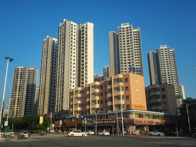 深圳光明房价破了7万大关，人都走了，还有谁来