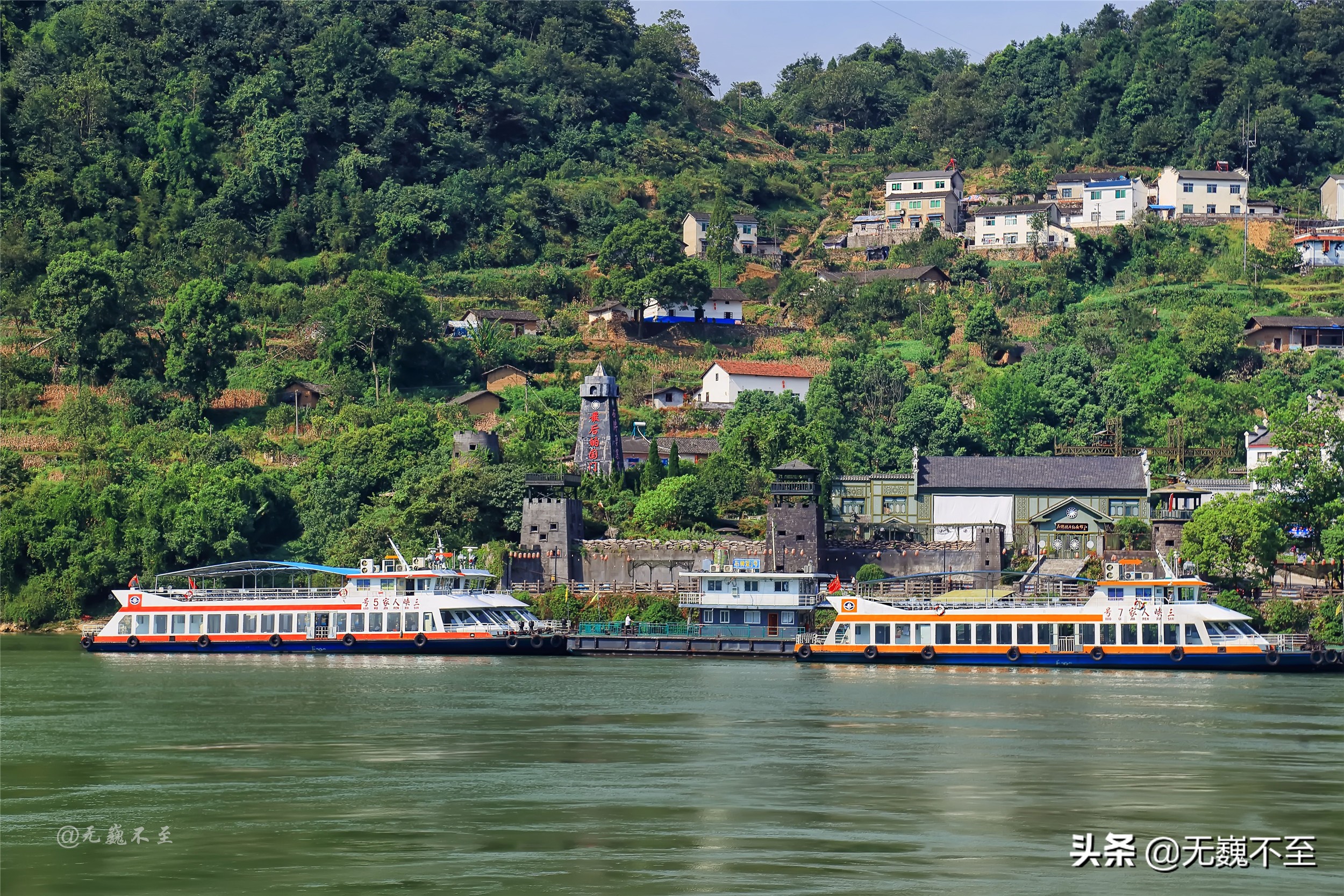 夜发清溪向三峡，灯影凝翠有人家(紫钗记灯街拾翠小桃红)