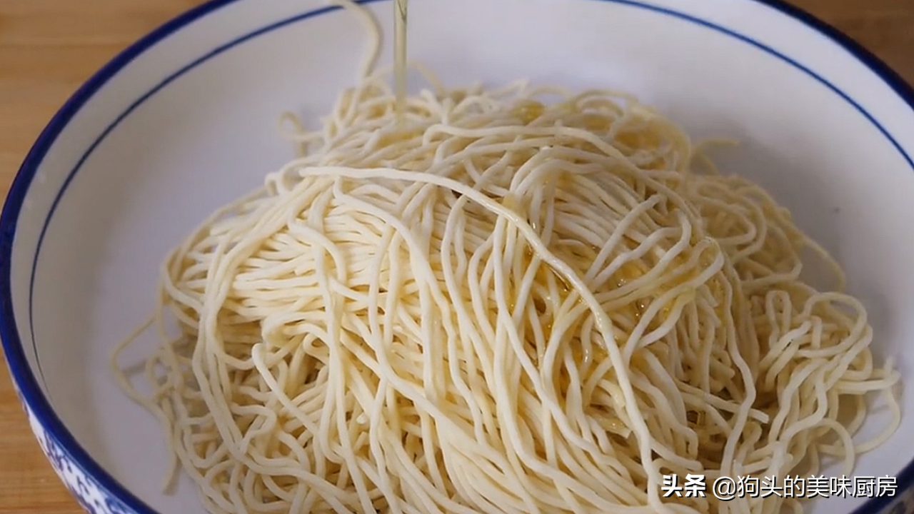 麵條別煮著吃了，教你一個做法，我家一周能吃上6回，比肉還香