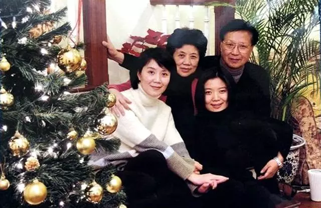 嚴曉頻，演《北京人在紐約》而出名，嫁給初戀后，生下兩子很幸福