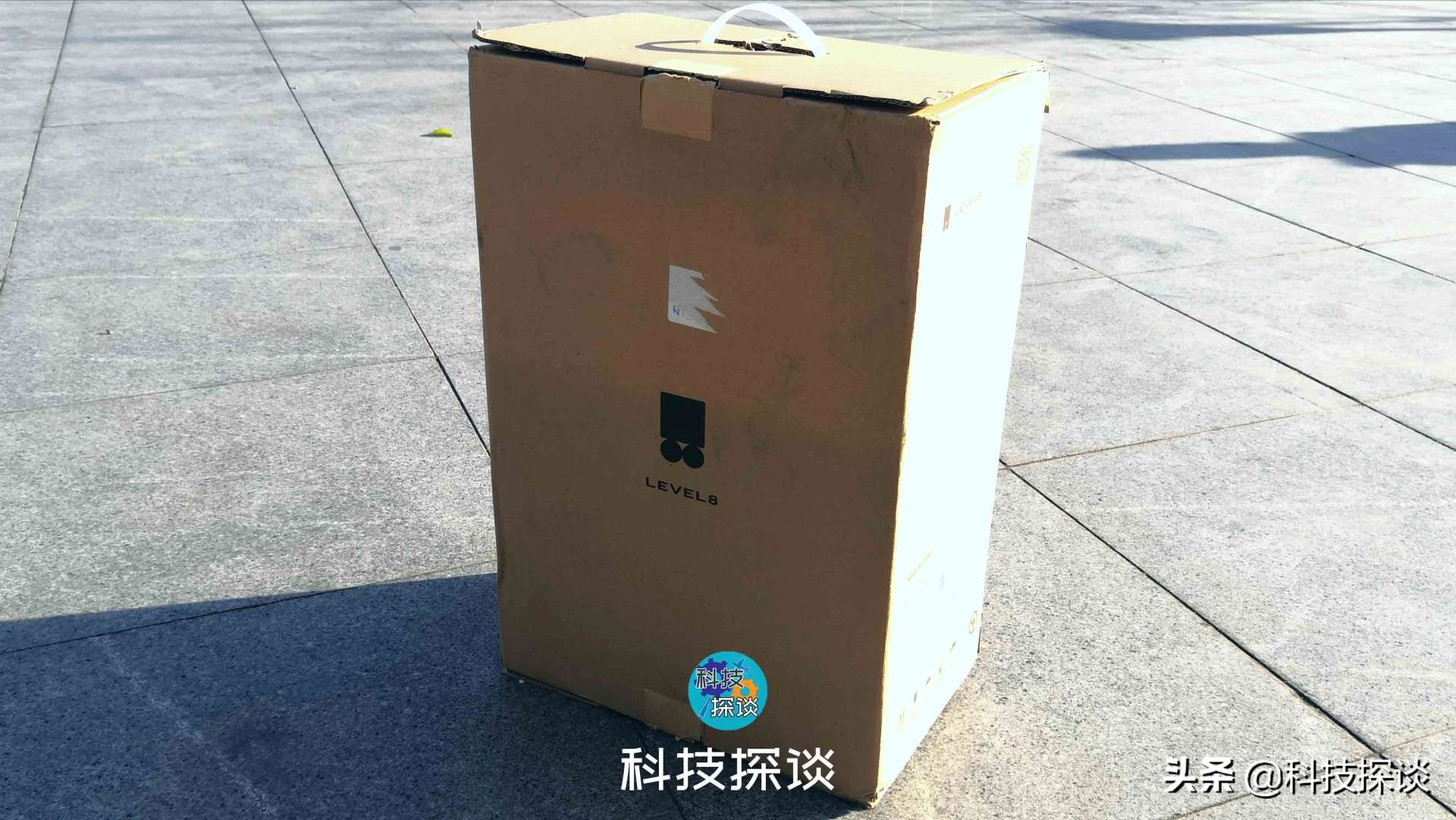 国货把背包的便捷性带进行李箱，让笔记本轻松放置，手机快捷充电