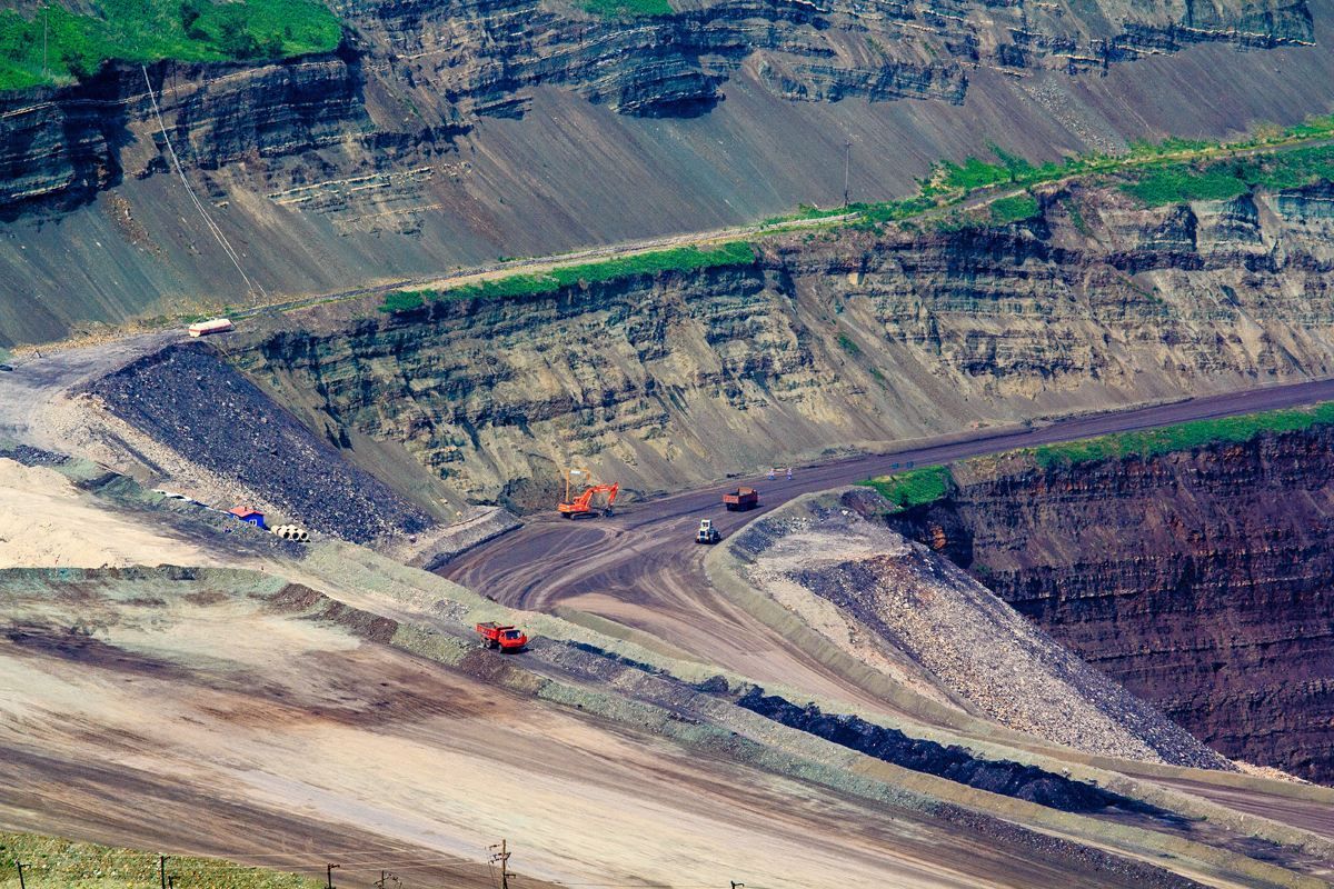 我國第一露天煤礦，煤層厚達55.5米，開采105年后成如今的模樣