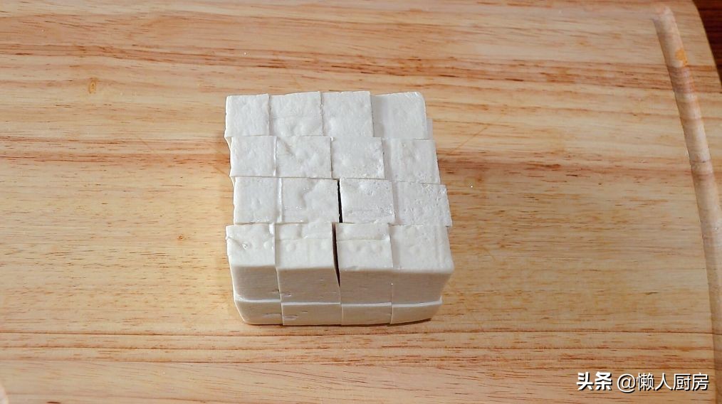 炖豆腐时，锅里加点它，吃着特别鲜，嫩嫩滑滑的，还不腥