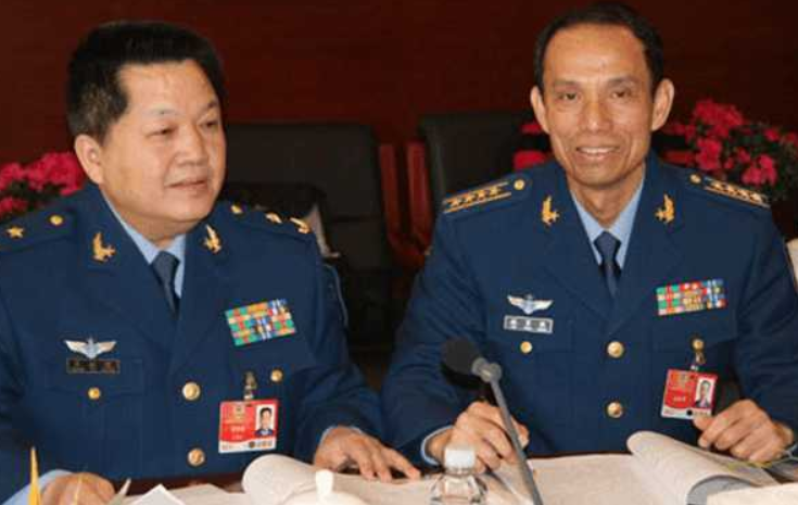 黄植诚驾百万战机回归大陆，受邓小平亲切接见