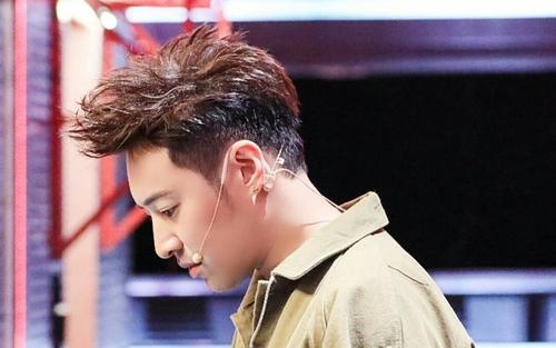 潘玮柏突然官宣结婚，周杰伦撒花为他庆祝，网