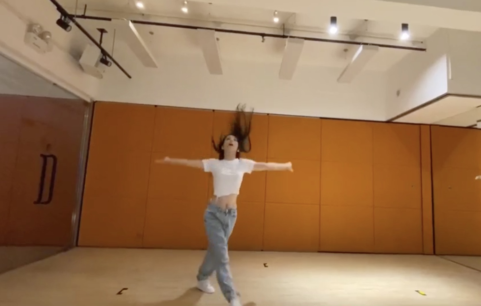 郭富城曬全家福慶祝55歲生日，方媛母女三人齊獻吻，幸福感爆棚