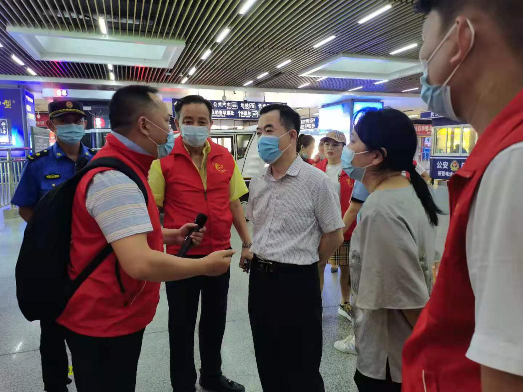 武汉好人圈携手爱心企业向抗疫一线及来汉旅客赠送抗疫中药