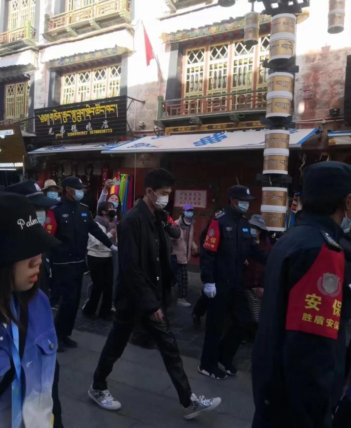 《妻子的旅行》路透曝光，蒋勤勤长胖刘涛像公