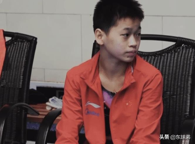 为何有那么多人愿意冒险帮助全红婵？背包挂饰、合照姿势或是答案