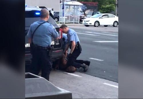 这是叙利亚战场画面？大家可能看错了，这是美