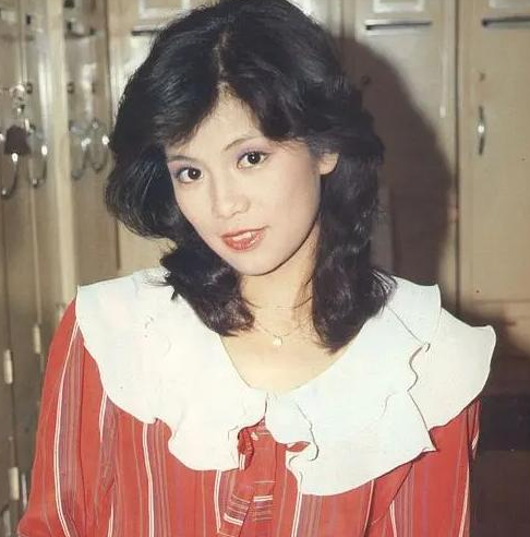 香港藝人葬禮扶靈：吳孟達無扶靈，翁美玲淚目，陳百強感人