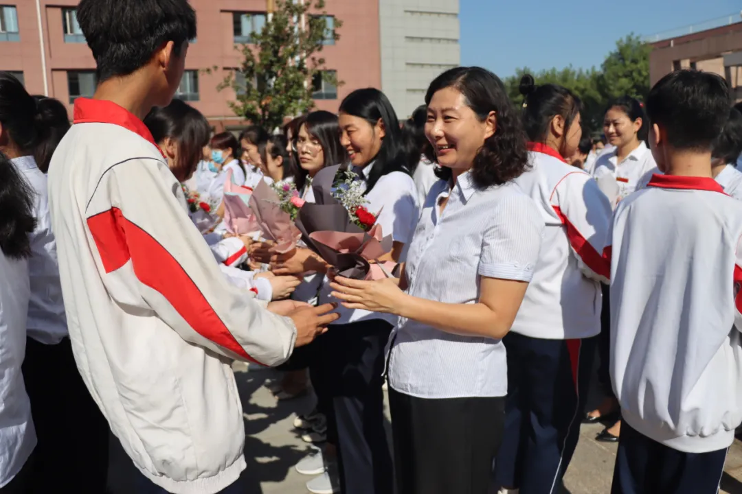 赓续百年初心 担当育人使命--渭南市杜桥中学隆重举行2021-2022学年开学典礼暨第37个教师节表彰大会