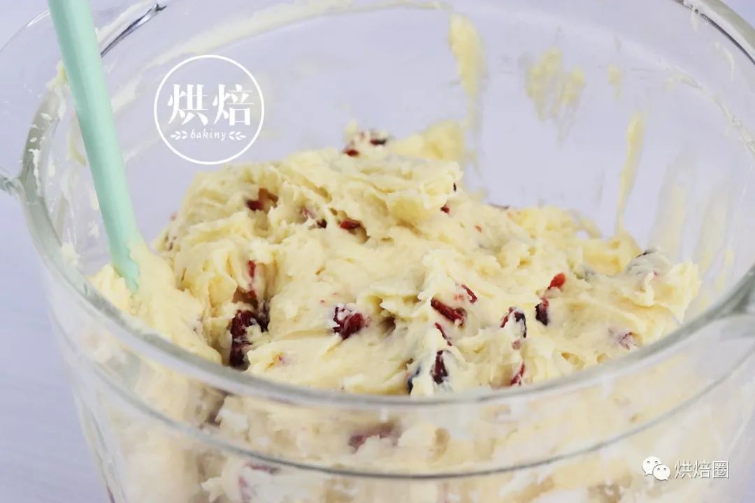 不用炒馅的绿豆饼，这样做皮薄馅多，清热降火，香甜可口