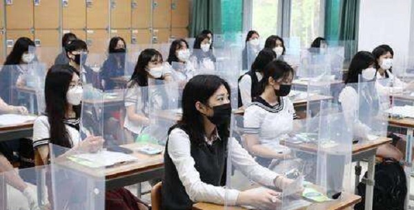 高三刚刚复学，接到两名学生确诊，66所学校再次