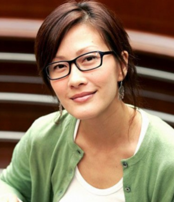 陈慧珊转行当英文老师，TVB女神老公破产，事业一波三折