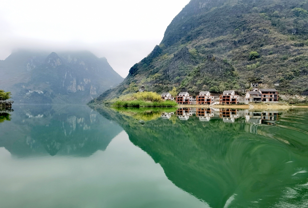 天陰不掩山水美（3）深山翡翠浩坤湖