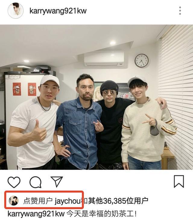 周杰伦王俊凯比剪刀手，首次合作电影，一个当监制一个特别演出