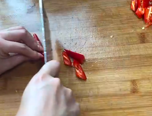 圖片[2]-木耳炒肉的做法 肉片滑嫩可口冬天要多吃-起舞食譜網