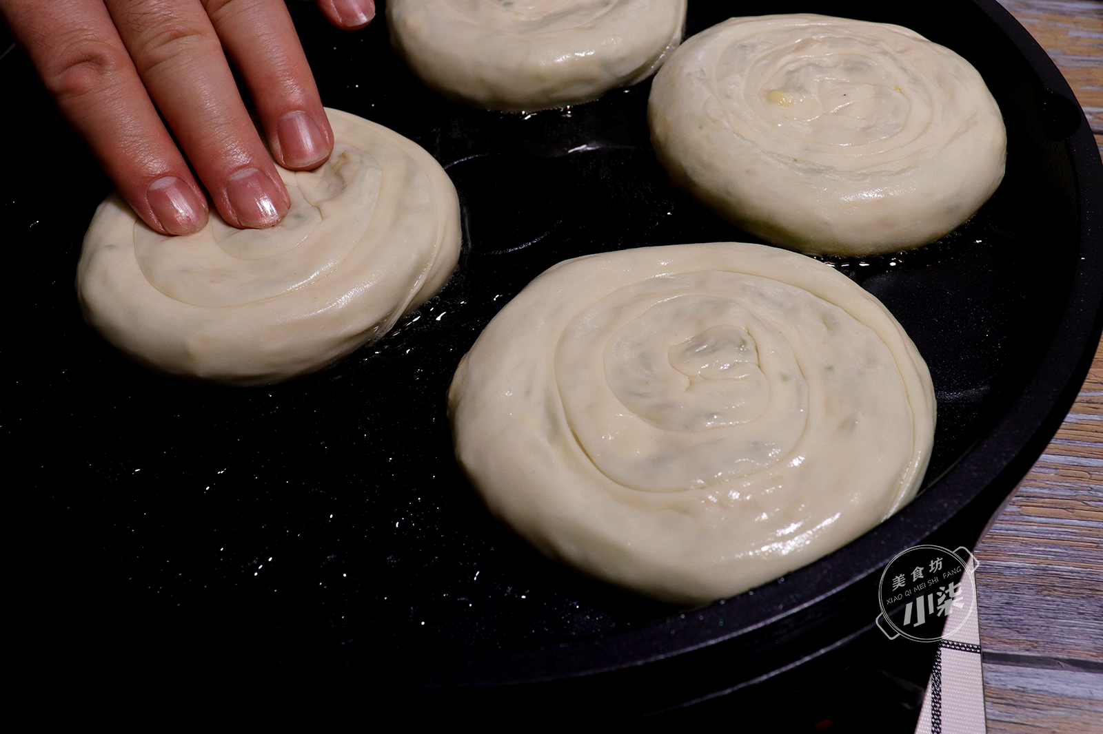 立冬後，想吃蘿蔔餡餅，學會這樣做，不破皮不露餡，個個皮薄如紙