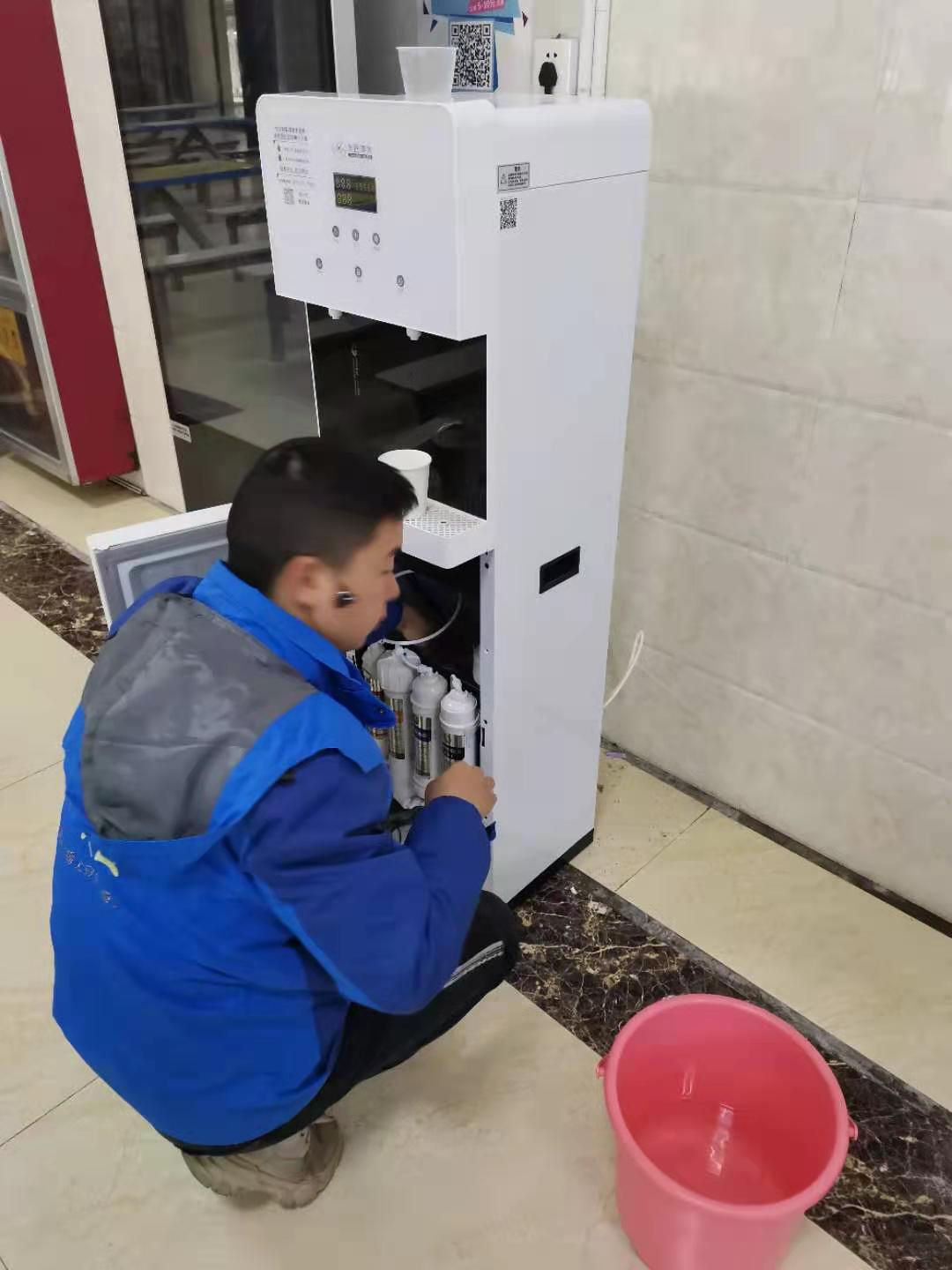 学校安心，家长放心贵州航空职业技术学院净水设备维护完成