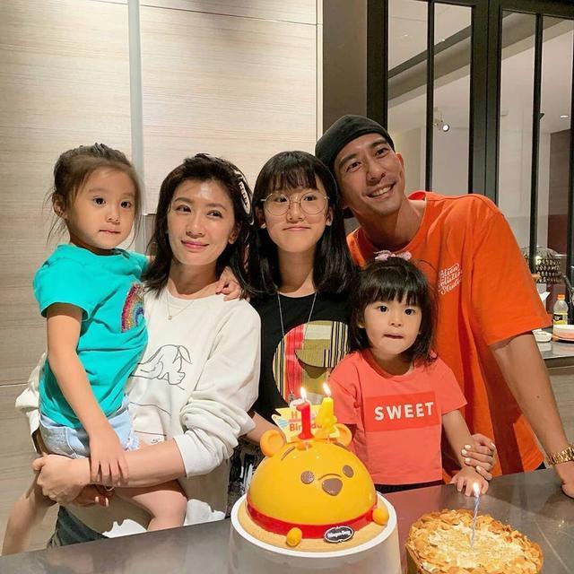 賈靜雯為修傑楷慶生，自曝暫時不能喝酒被猜懷四胎，近照腹部微凸