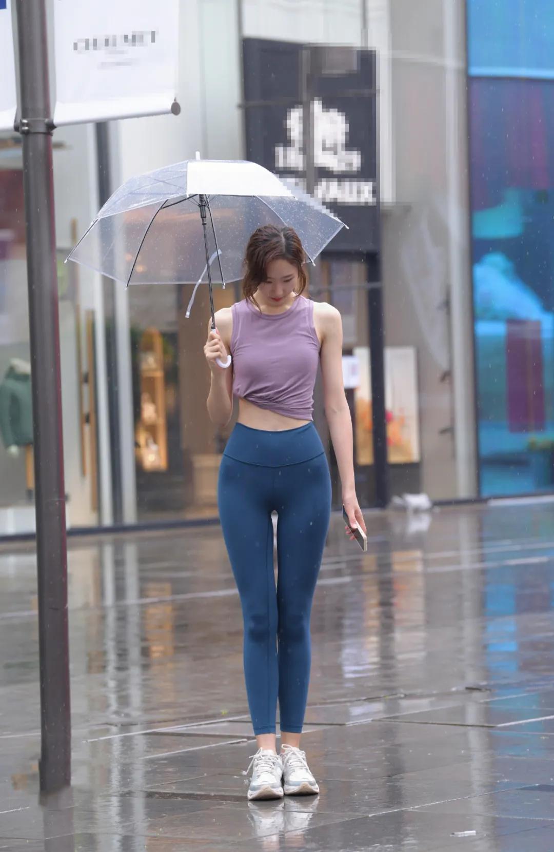 Blue yoga pants with suspenders to modify the body curve iNEWS