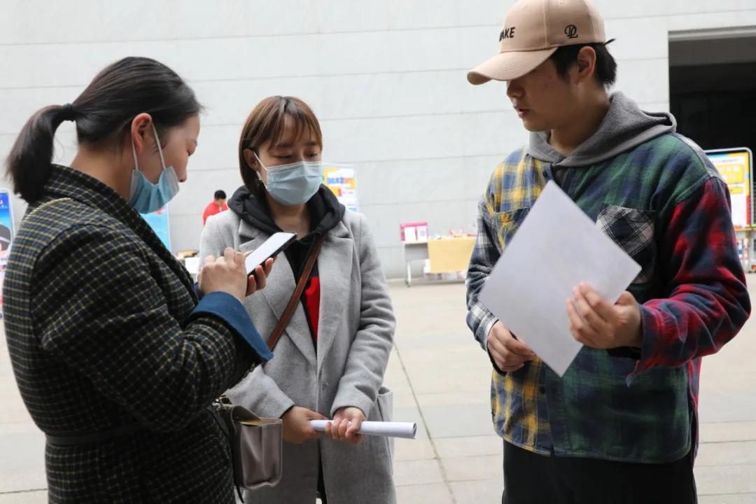 天府新区华阳中学教育集团小学集团部家长学院开讲啦