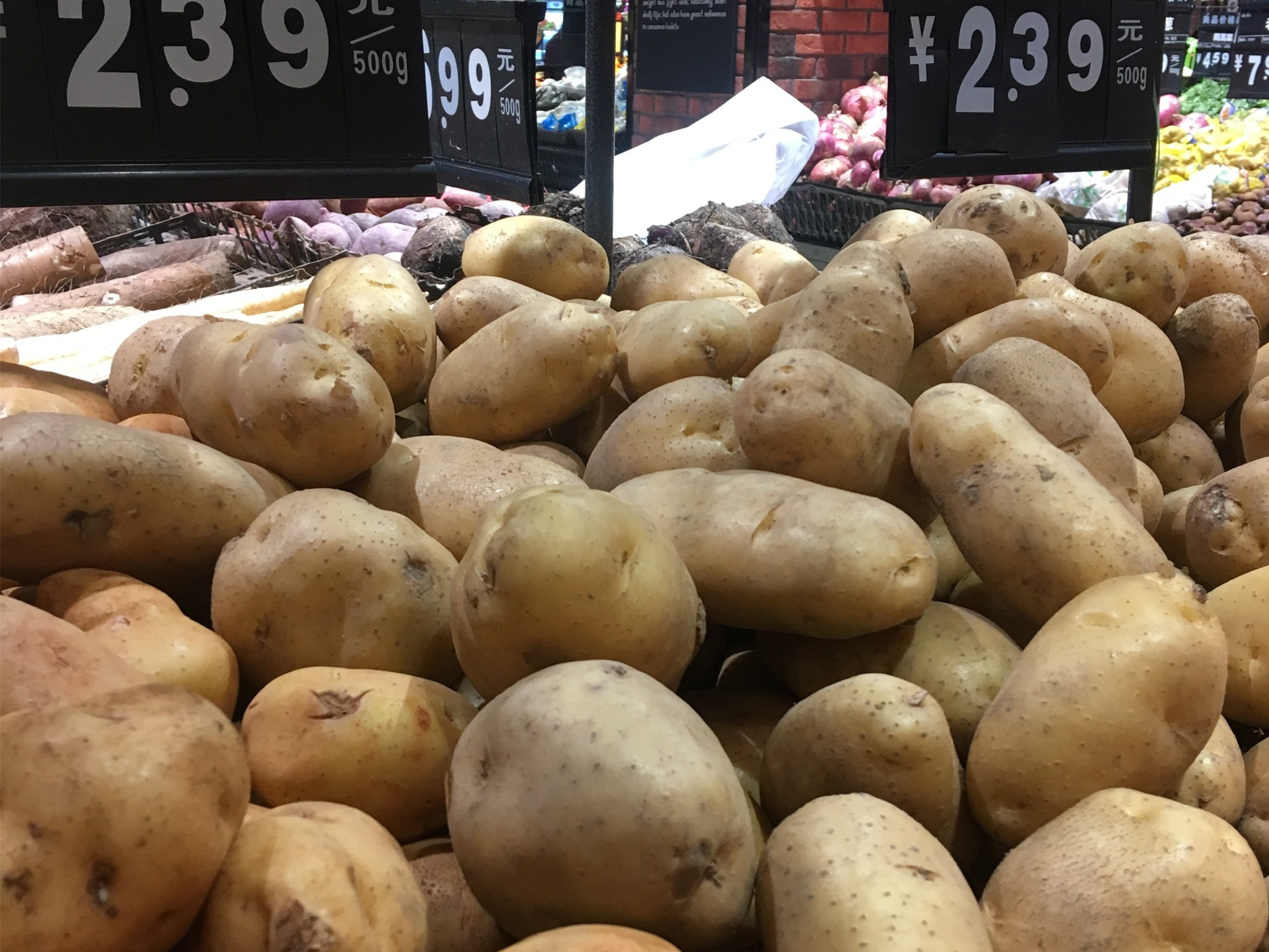 买土豆，分清“面土豆”和“脆土豆”，炖和炒用的不一样，别搞错