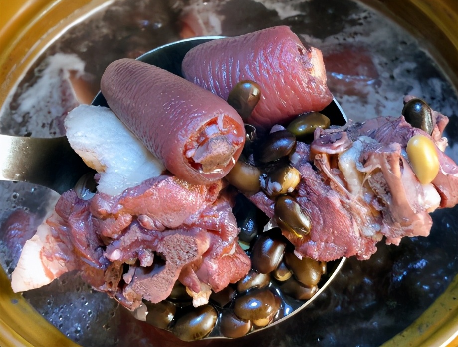 黑豆猪尾汤的做法步骤图 全家适合吃