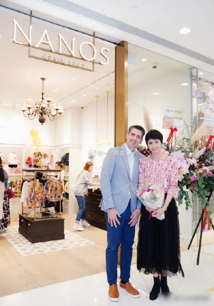 梁詠琪與混血女兒做手工，甩鄭伊健嫁打工族，老公不送豪宅送保險