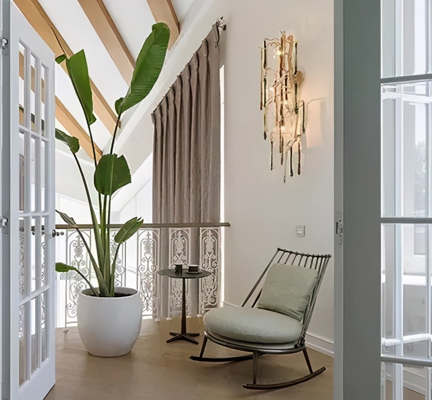 这把人类高质量座椅，和皇冠一样闪耀