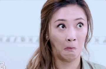 应采儿晒二儿子背影照，穿小背心样子呆萌，胎发未剃肉肉脸抢镜