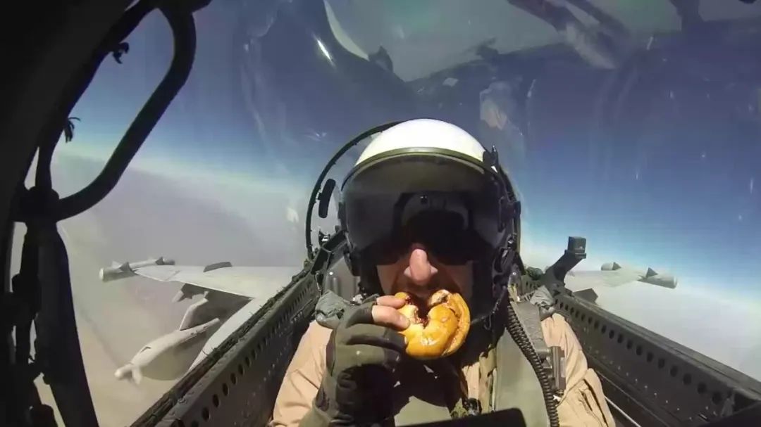 What do fighter pilots eat?The U.S. army dares to die, the Russian army
