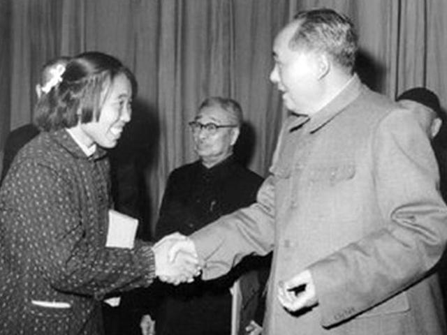 毛時代產(chǎn)生的邢燕子,穿越時代的正能量之三:官為民仆成誦成典
