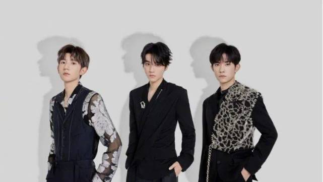 Spring late couplet platoon begins, round Zhang Yifan of teenager of 3 small timeses shows a body in succession, li Fei long face is not little