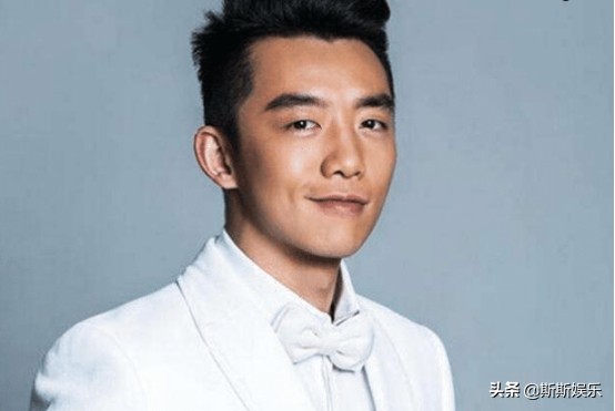 郑恺苗苗机场牵手，网友：我们都等着官宣呢，