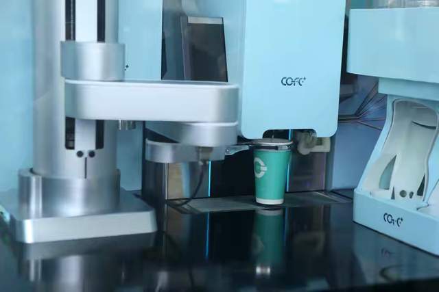咖啡机器人参加世界五百强之上汽集团年度论坛，现场展示服务