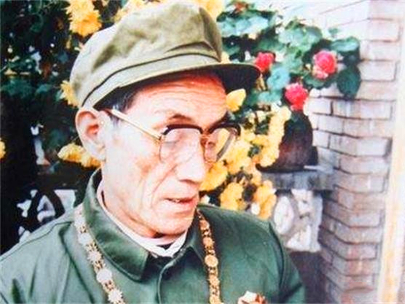 金日成访华打听柴云振，邓小平亲令寻找，原来老英雄在乡里种地
