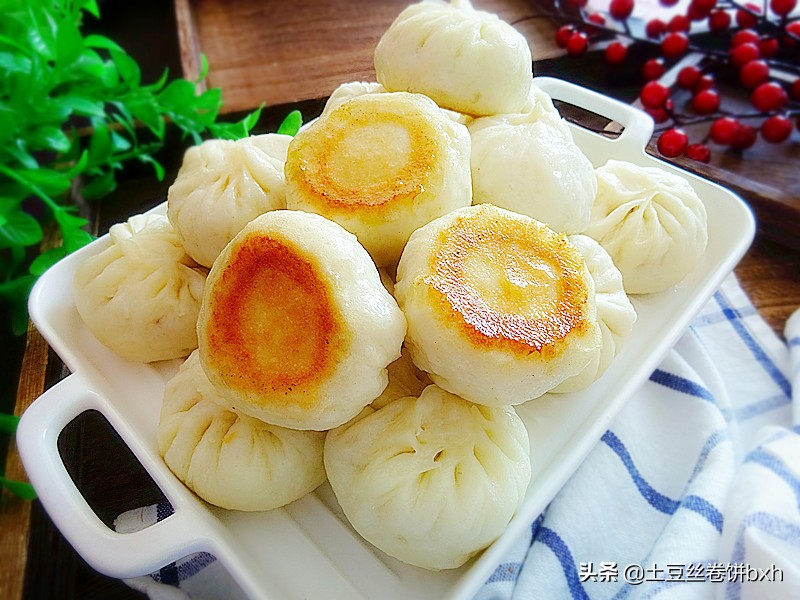 秋天，这馅做包子就水煎，暄软焦脆又营养，几天不吃就馋得慌