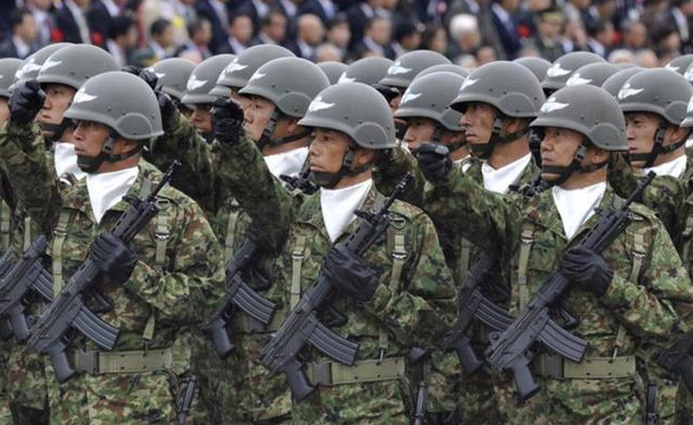 日本罔顾“不设军队”规定，又想借“集体自卫