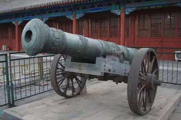 明朝时火器就已经投入战争，为什么到了清朝反而落后了？