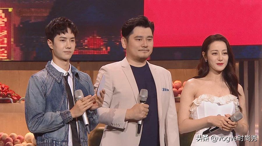 迪丽热巴直播中遇变态男求婚，汪涵及时救场，