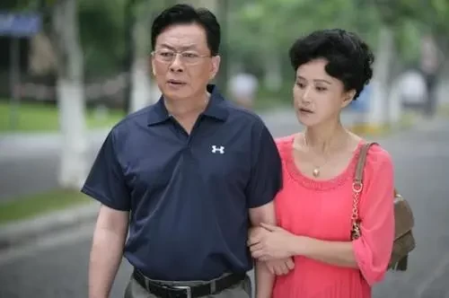 一婚娶上海文艺美女，二婚娶初恋高中同学，如今61岁婚姻很幸福