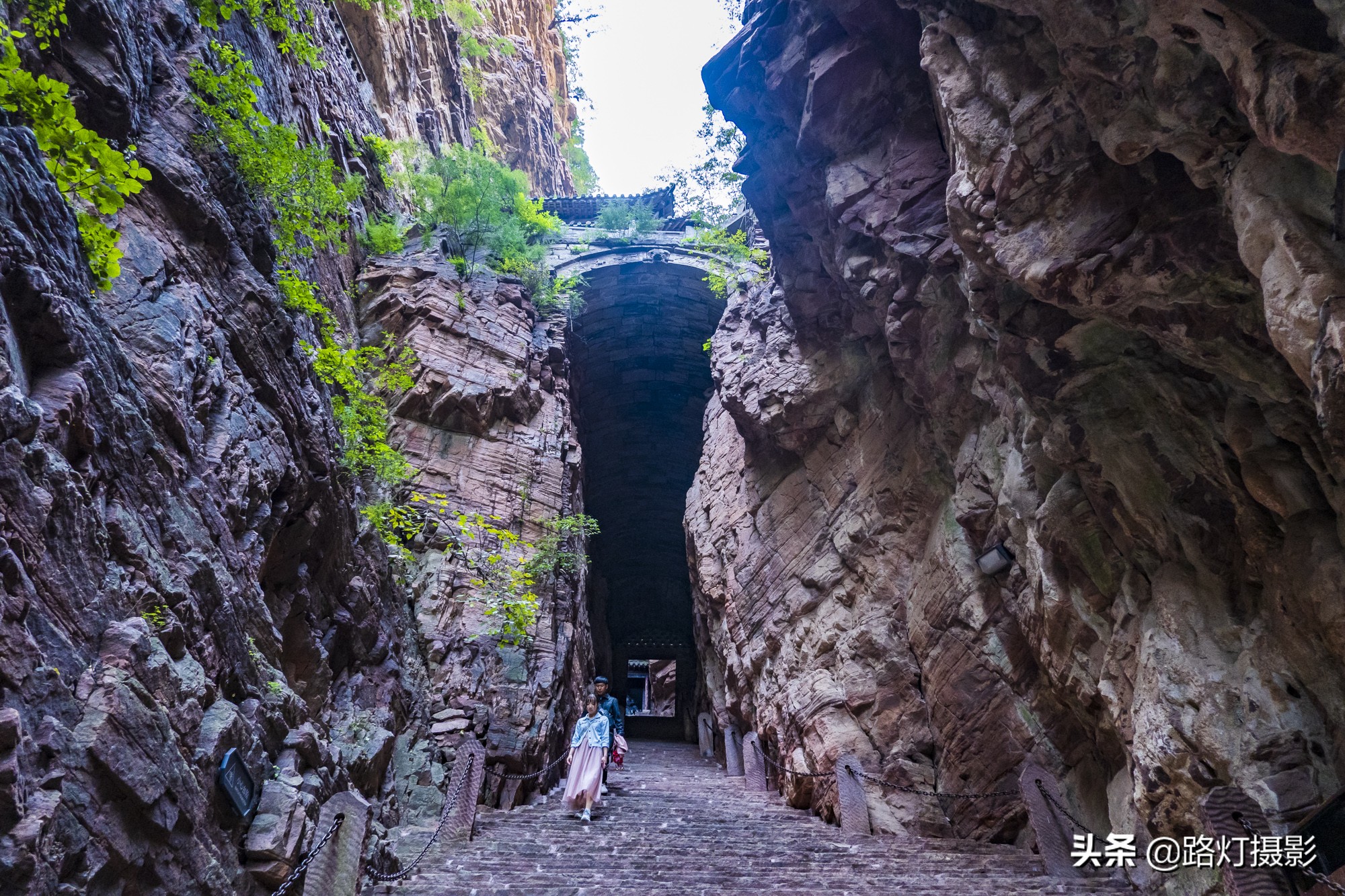 Flying in the sky!  There is a "hanging temple" in Hebei, which spans over 500 years of precipitous cliffs. It is a wonder