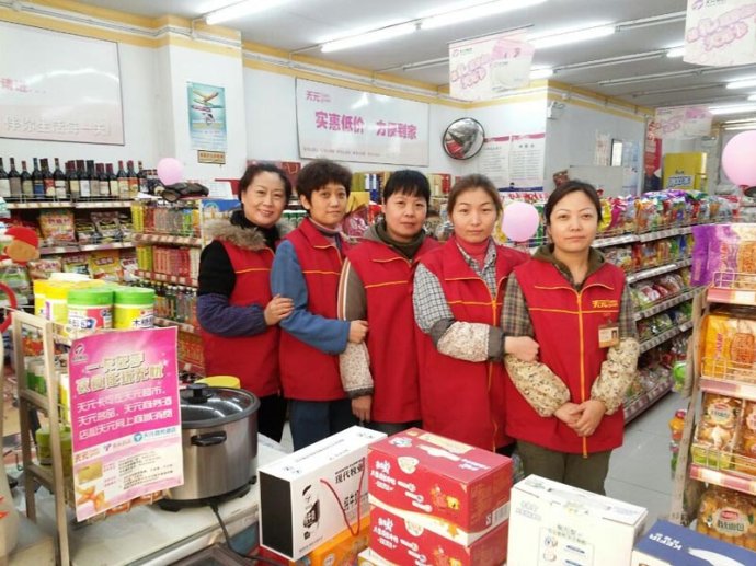 “商业鬼才”于东来：小学毕业农村娃，却从欠债30万到年入50亿？