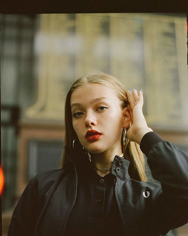 21 years old, the most beautiful anti-school is a small male or female ...